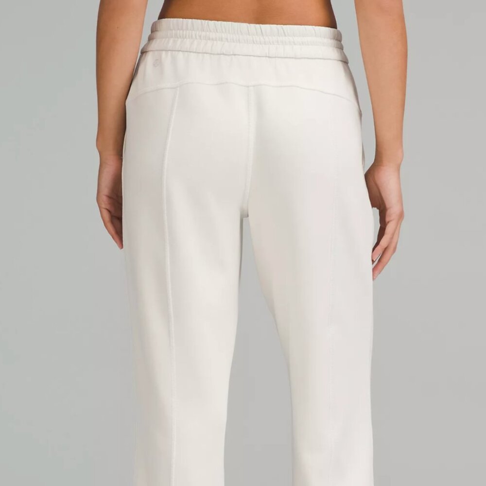 Lululemon Softstreme High-Rise Straight-Leg Cropped Pant- Size 8 NEW WITHOUT TAG